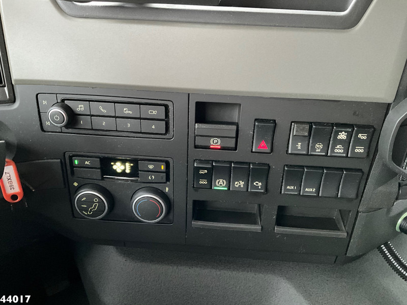 شاحنة ذات الخطاف, شاحنة كرين Volvo FM 420 8x2 Hiab 25 Tonmeter laadkraan + Welvaarts weighing system: صور 16