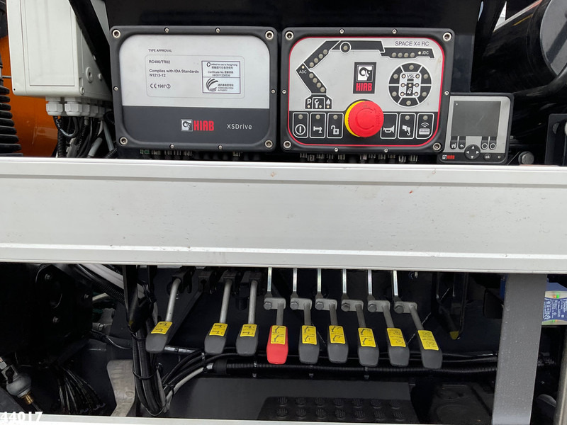 شاحنة ذات الخطاف, شاحنة كرين Volvo FM 420 8x2 Hiab 25 Tonmeter laadkraan + Welvaarts weighing system: صور 10