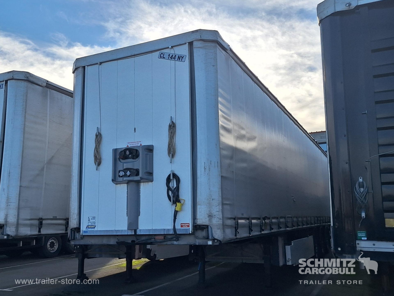 FRUEHAUF Curtainsider Standard Taillift - الخيمة نصف مقطورة: صور 3 FRUEHAUF Curtainsider Standard Taillift - الخيمة نصف مقطورة: صور 3