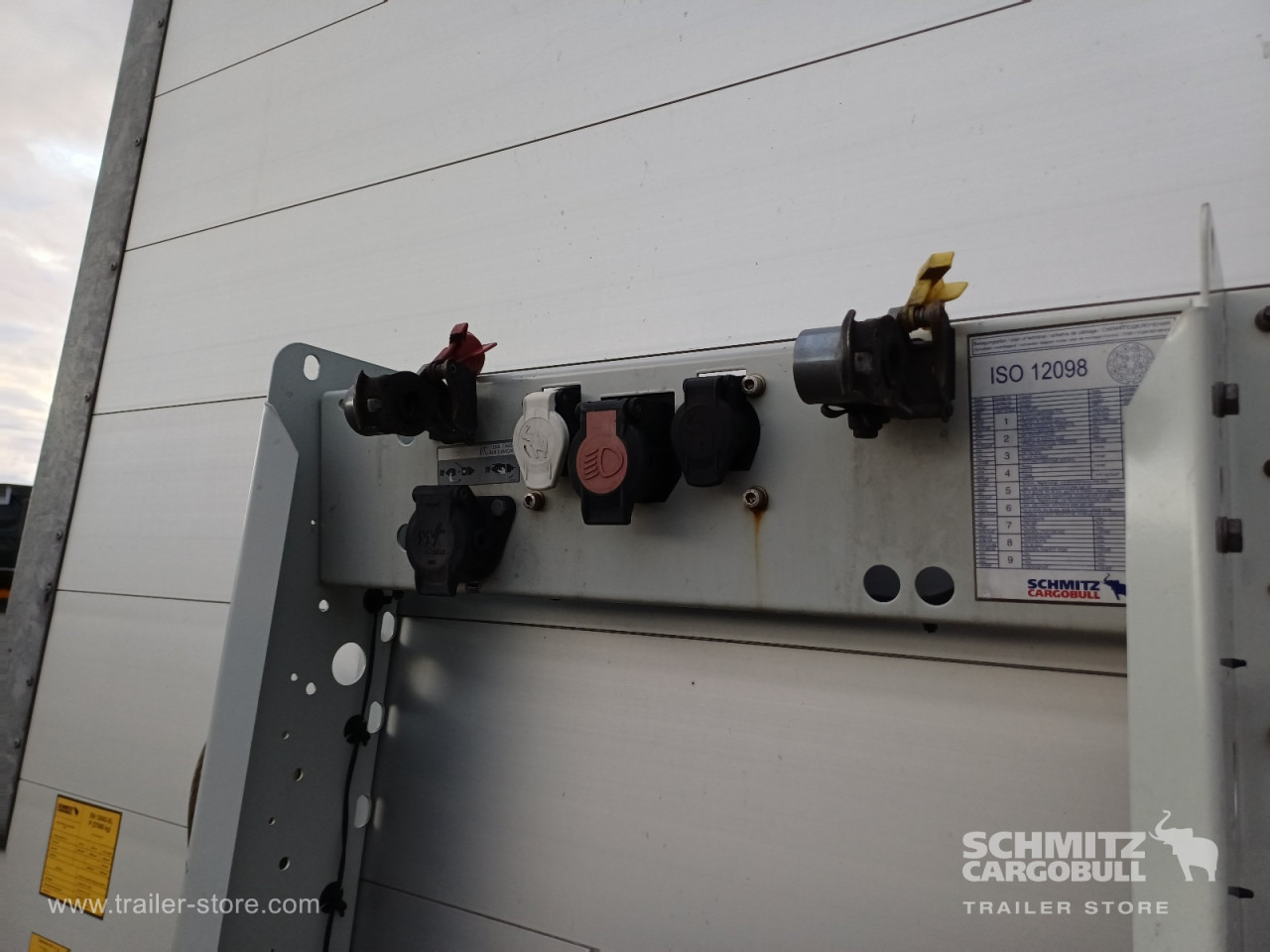 SCHMITZ Auflieger Curtainsider Mega - الخيمة نصف مقطورة: صور 2 SCHMITZ Auflieger Curtainsider Mega - الخيمة نصف مقطورة: صور 2