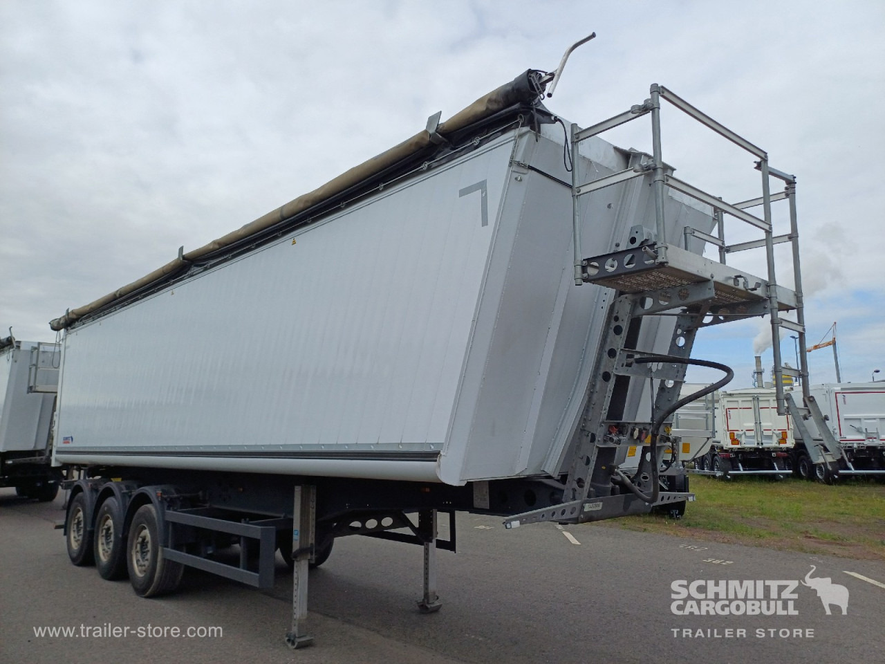 SCHMITZ Auflieger Kipper Alukastenmulde 52m³ - قلابة نصف مقطورة: صور 1 SCHMITZ Auflieger Kipper Alukastenmulde 52m³ - قلابة نصف مقطورة: صور 1
