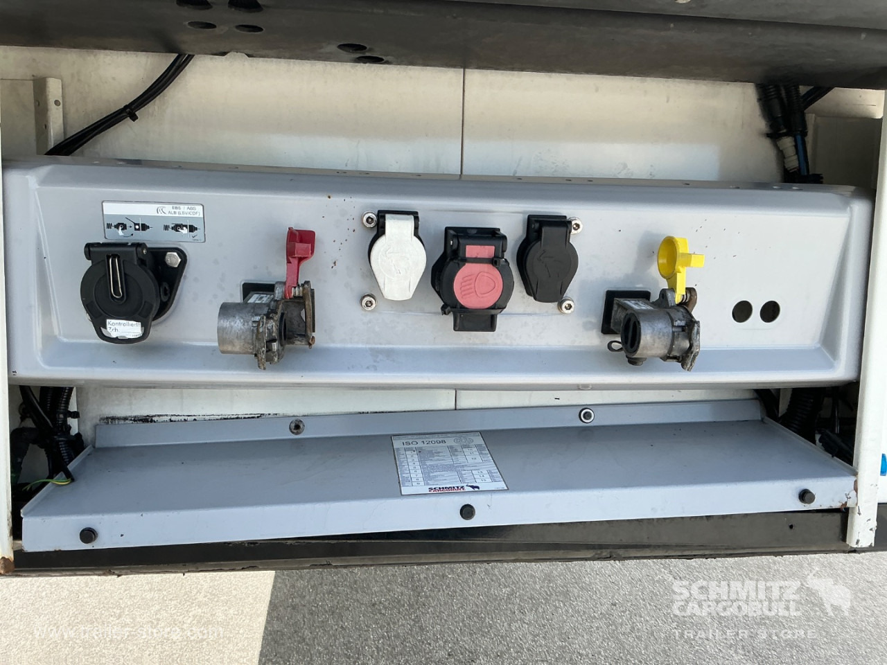 SCHMITZ Reefer Meat hanging system - متساوي نصف مقطورة: صور 4 SCHMITZ Reefer Meat hanging system - متساوي نصف مقطورة: صور 4