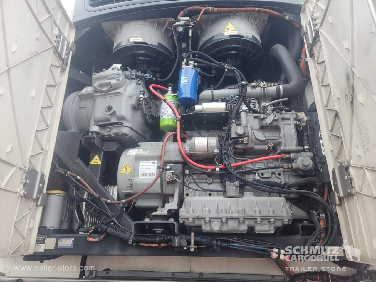 SCHMITZ Reefer Multitemp Taillift - متساوي نصف مقطورة: صور 2 SCHMITZ Reefer Multitemp Taillift - متساوي نصف مقطورة: صور 2