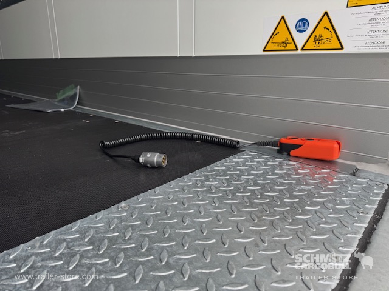 SCHMITZ Oplegger Kasten Standard Taillift - بصندوق مغلق نصف مقطورة: صور 5 SCHMITZ Oplegger Kasten Standard Taillift - بصندوق مغلق نصف مقطورة: صور 5