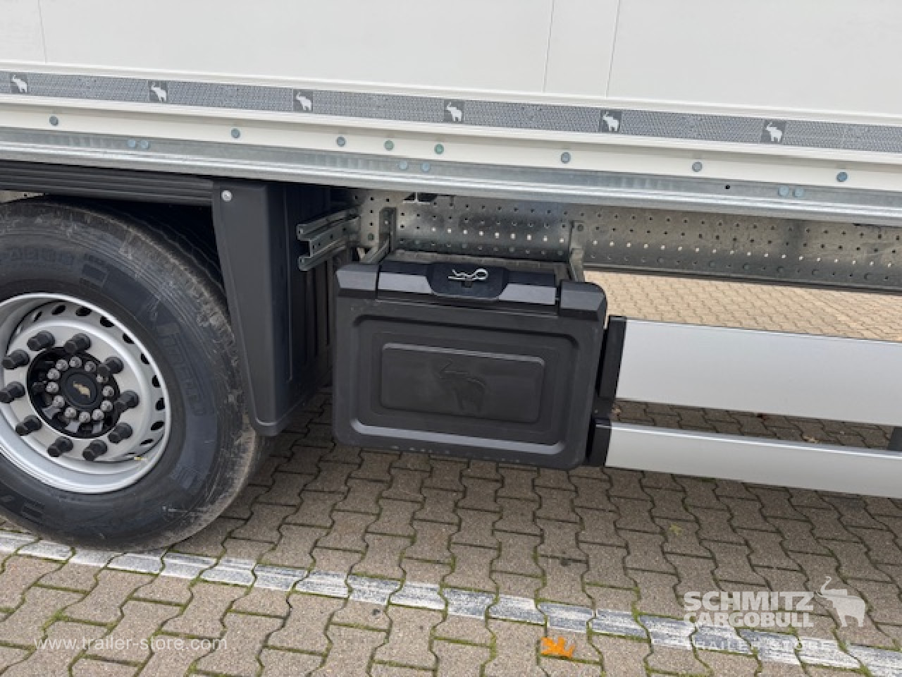 SCHMITZ Oplegger Kasten Standard Taillift - بصندوق مغلق نصف مقطورة: صور 2 SCHMITZ Oplegger Kasten Standard Taillift - بصندوق مغلق نصف مقطورة: صور 2