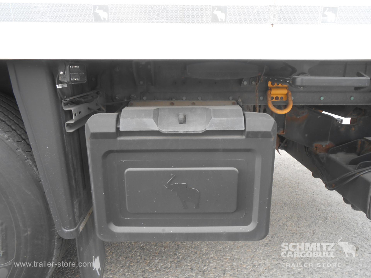SCHMITZ Reefer Multitemp Taillift - متساوي نصف مقطورة: صور 2 SCHMITZ Reefer Multitemp Taillift - متساوي نصف مقطورة: صور 2