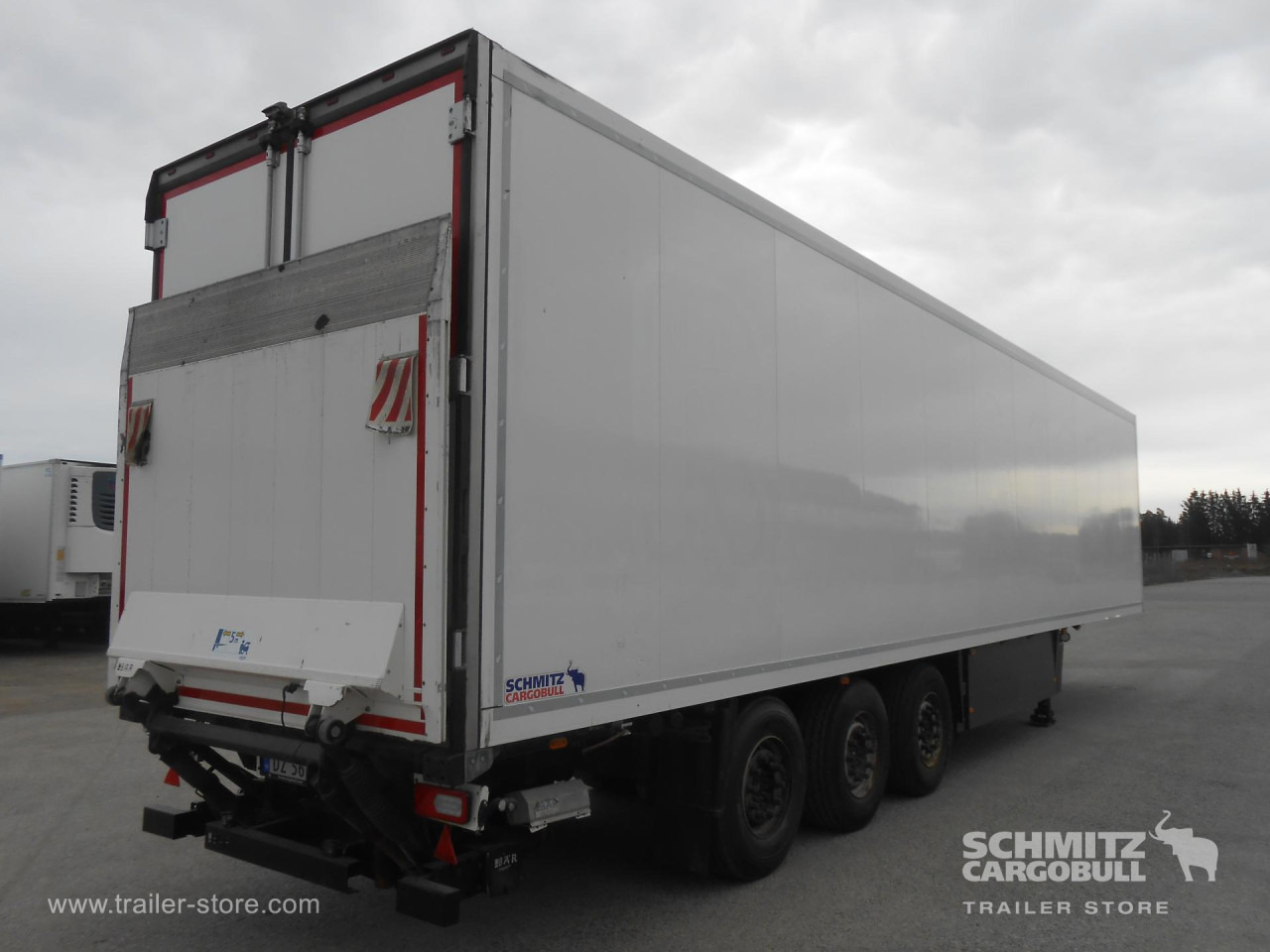 SCHMITZ Reefer Multitemp Taillift - متساوي نصف مقطورة: صور 1 SCHMITZ Reefer Multitemp Taillift - متساوي نصف مقطورة: صور 1