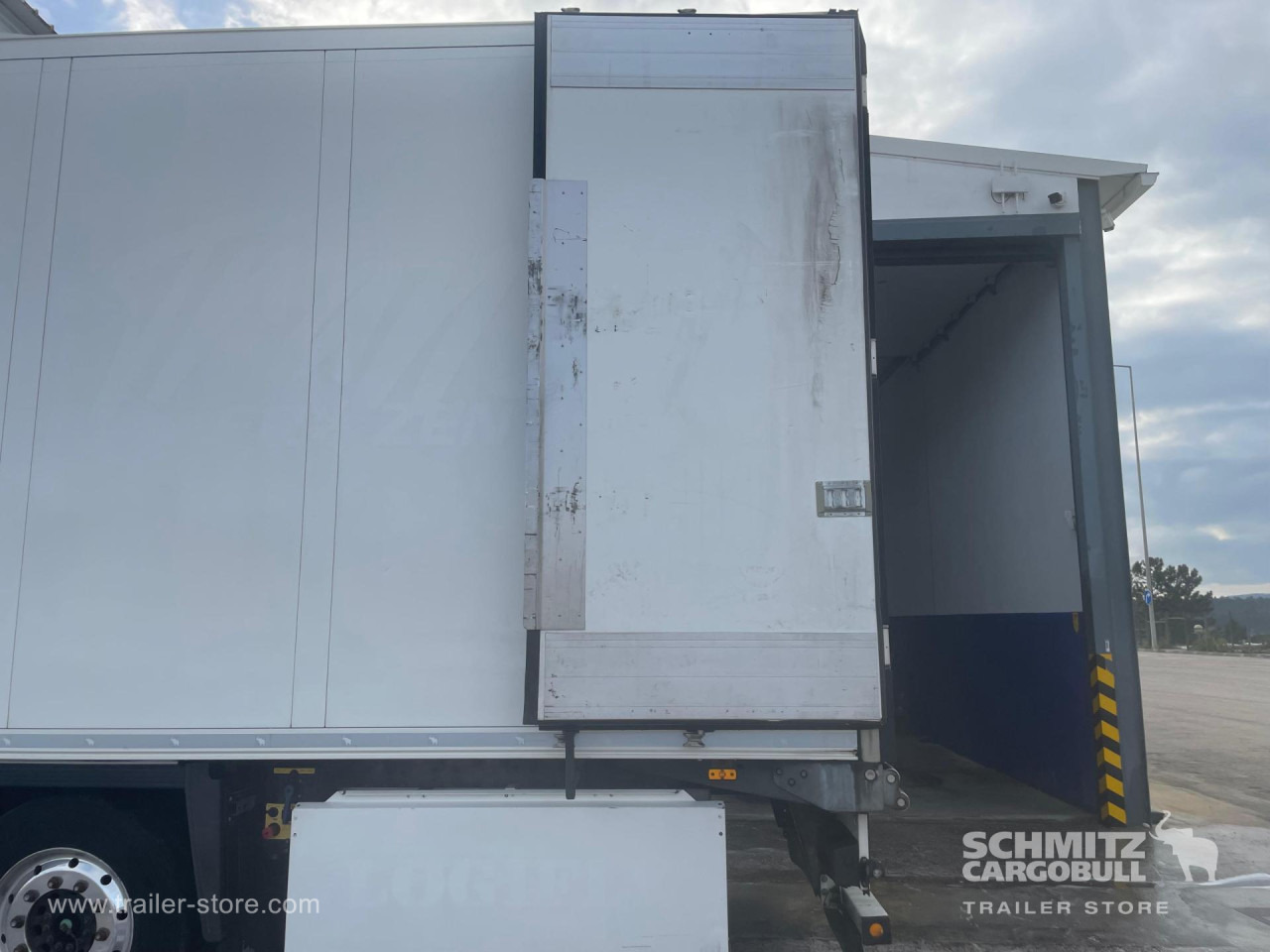 SCHMITZ Reefer Multitemp - متساوي نصف مقطورة: صور 5 SCHMITZ Reefer Multitemp - متساوي نصف مقطورة: صور 5