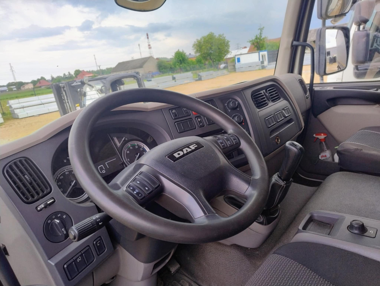 DAF LF 250 / Curtainsider 18 EPAL / sleeping cab - شاحنة ستارة: صور 5 DAF LF 250 / Curtainsider 18 EPAL / sleeping cab - شاحنة ستارة: صور 5