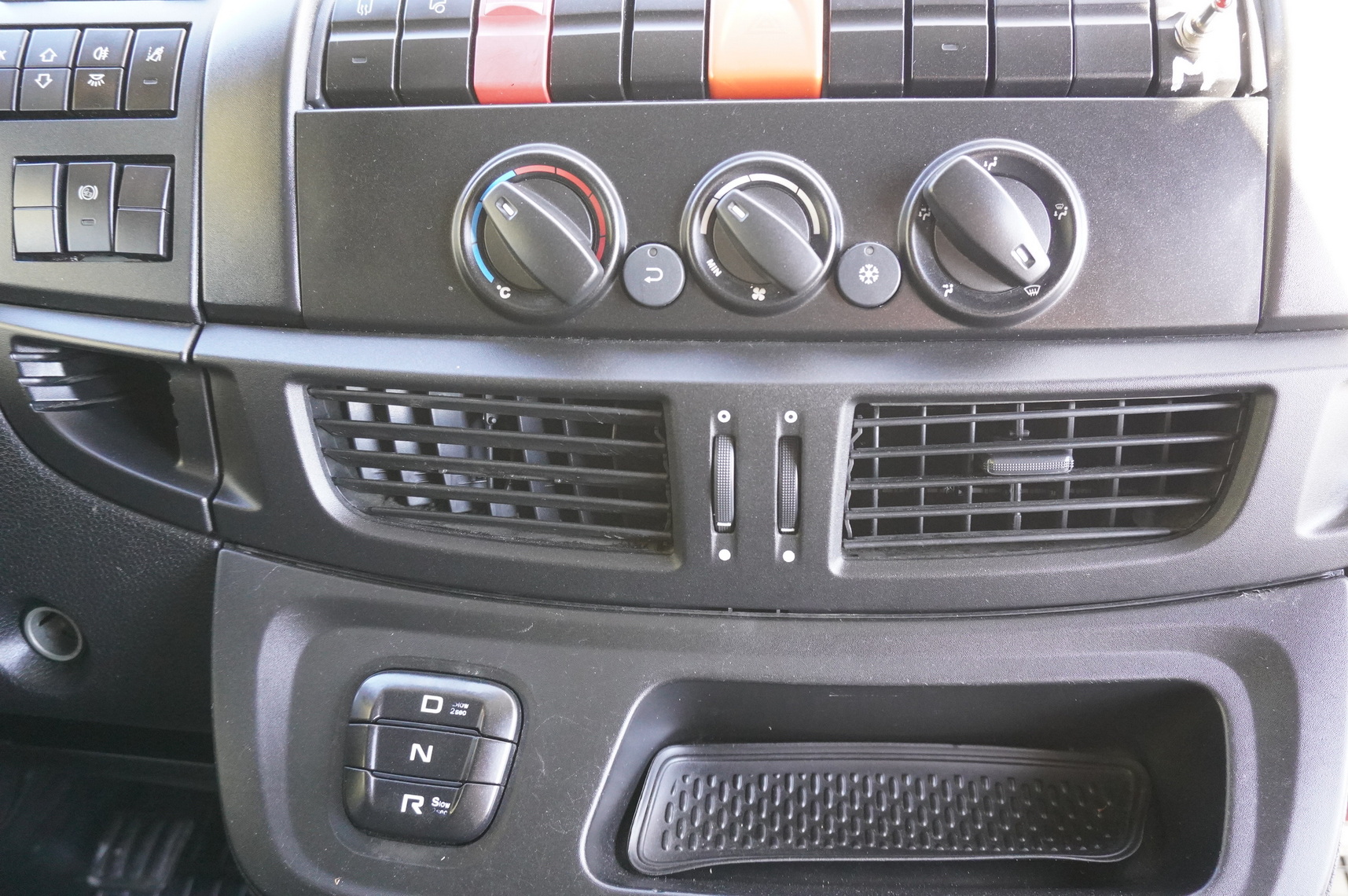 الشاسيه شاحنة IVECO Eurocargo 140e19 4×2 E6 Glob / ADR / frame 8,1m: صور 19 الشاسيه شاحنة IVECO Eurocargo 140e19 4×2 E6 Glob / ADR / frame 8,1m: صور 19