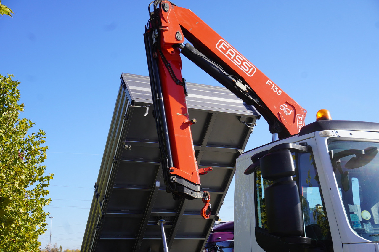 قلابات, شاحنة كرين IVECO Stralis 310 E6 / NEW 3-sided tipper / Fassi F135 crane with remote control: صور 24
