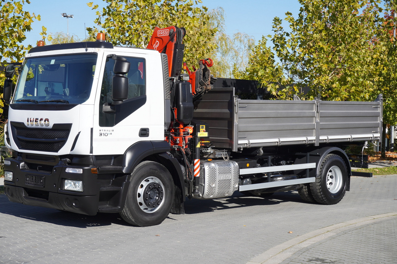 IVECO Stralis 310 E6 / NEW 3-sided tipper / Fassi F135 crane with remote control - شاحنة كرين: صور 3 IVECO Stralis 310 E6 / NEW 3-sided tipper / Fassi F135 crane with remote control - شاحنة كرين: صور 3