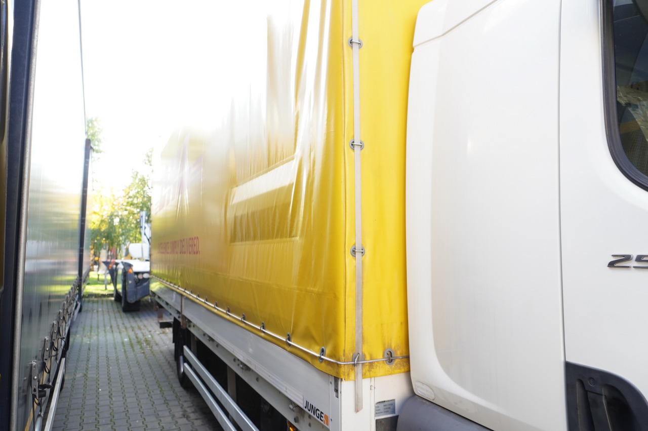 JUNGE Body Tarpaulin JUNGE / 18 Europallets / 2015 - جسم السيارة - بغطاء جانبي: صور 4 JUNGE Body Tarpaulin JUNGE / 18 Europallets / 2015 - جسم السيارة - بغطاء جانبي: صور 4