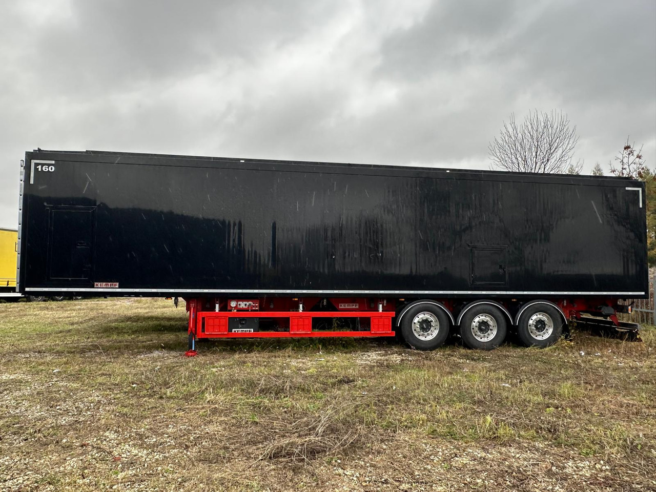 KEMPF SKM AK unloader 4 chambers with lower chute / capacity 65 m3 / 12 pieces - قلابة نصف مقطورة: صور 1 KEMPF SKM AK unloader 4 chambers with lower chute / capacity 65 m3 / 12 pieces - قلابة نصف مقطورة: صور 1