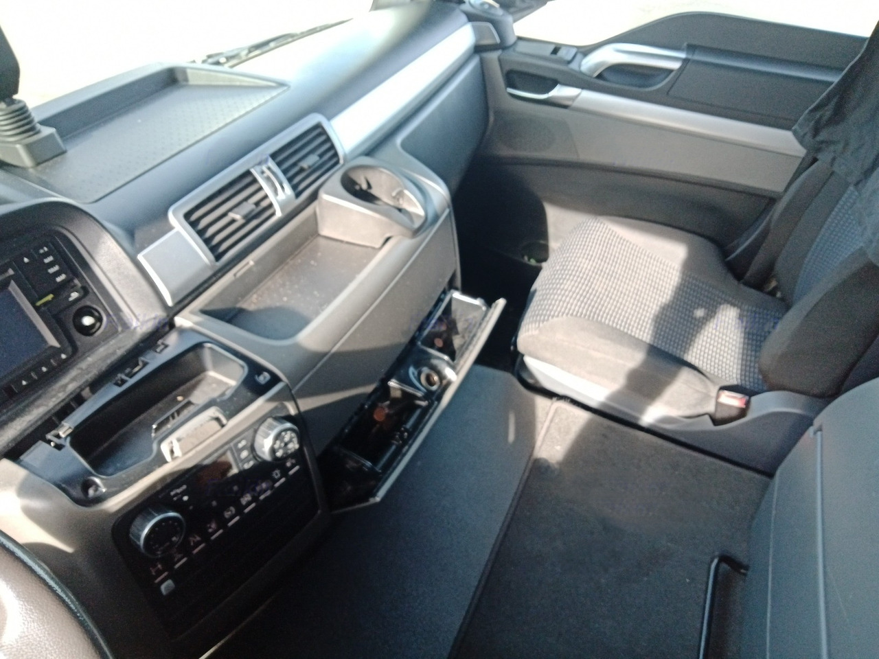 MAN TGS 18.440 BLS 4X2 EURO 6 / 40 units tractor unit - شاحنة جرار: صور 4 MAN TGS 18.440 BLS 4X2 EURO 6 / 40 units tractor unit - شاحنة جرار: صور 4