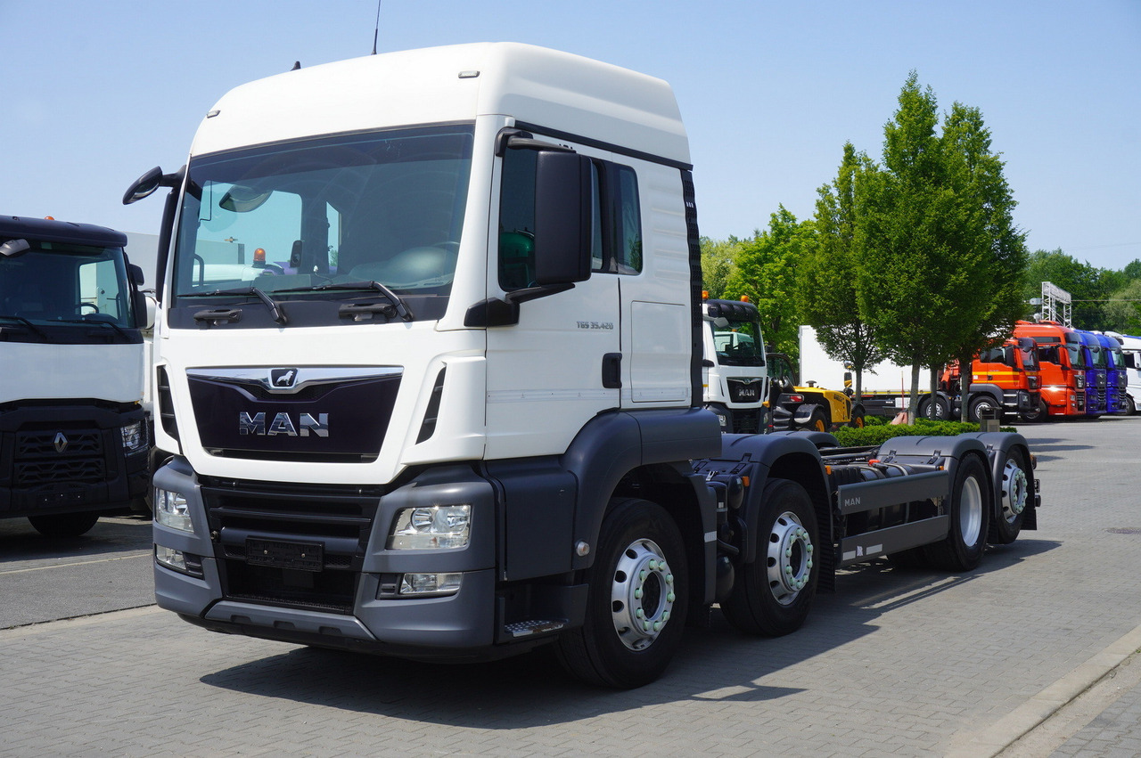 MAN TGS 35.420 8×2 / Chassis 6.4 m / 3 steered axles - الشاسيه شاحنة: صور 2 MAN TGS 35.420 8×2 / Chassis 6.4 m / 3 steered axles - الشاسيه شاحنة: صور 2