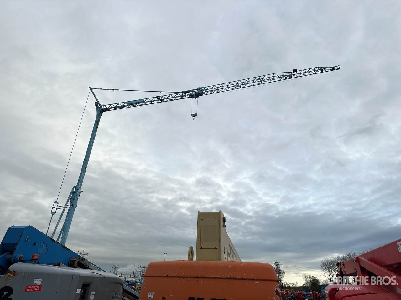 POTAIN IGO32 Tri/A Mobile self-erecting tower crane / 4400 MTH! - رافعة برجية: صور 4 POTAIN IGO32 Tri/A Mobile self-erecting tower crane / 4400 MTH! - رافعة برجية: صور 4