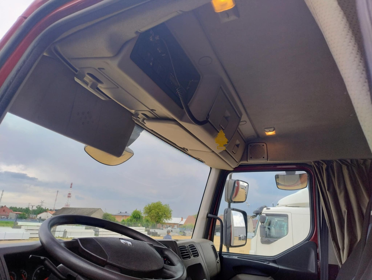 RENAULT Midlum 300 / Curtain 18 EPAL / Sleeping cab - شاحنة ستارة: صور 5 RENAULT Midlum 300 / Curtain 18 EPAL / Sleeping cab - شاحنة ستارة: صور 5