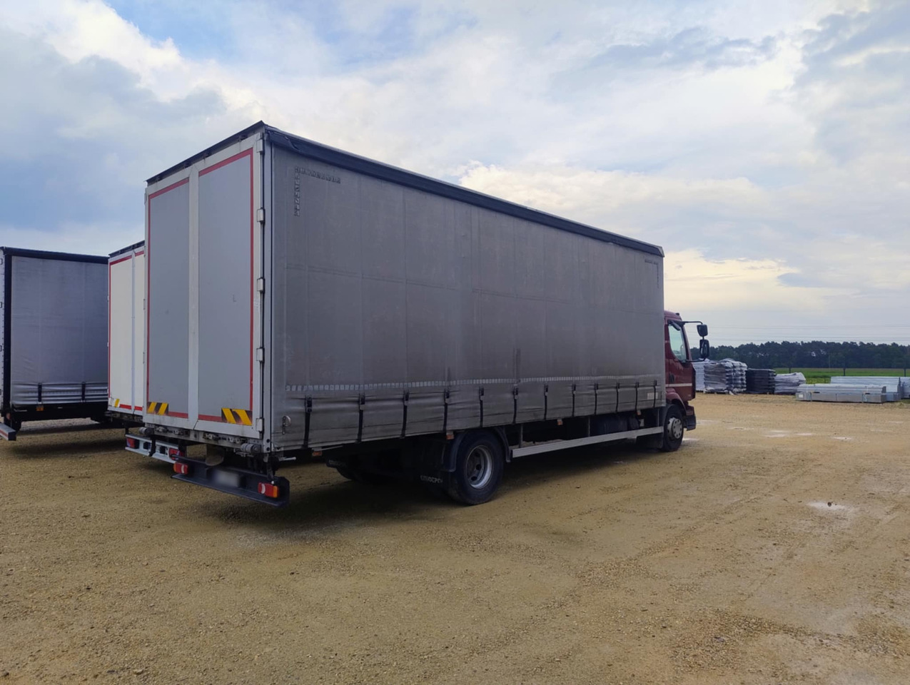 RENAULT Midlum 300 / Curtain 18 EPAL / Sleeping cab - شاحنة ستارة: صور 3 RENAULT Midlum 300 / Curtain 18 EPAL / Sleeping cab - شاحنة ستارة: صور 3