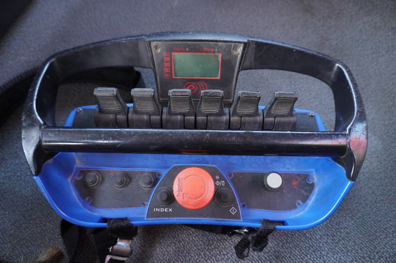 شاحنة كرين RENAULT RENAULT C280 DTI 8 / FASSI crane 5.6 T / 560 MTH / range 8 m / Flatbed 15 EPAL: صور 24 شاحنة كرين RENAULT RENAULT C280 DTI 8 / FASSI crane 5.6 T / 560 MTH / range 8 m / Flatbed 15 EPAL: صور 24