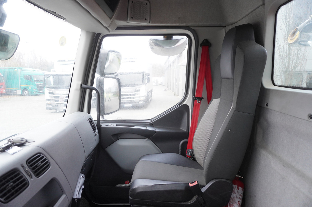 شاحنة كرين RENAULT RENAULT C280 DTI 8 / FASSI crane 5.6 T / 560 MTH / range 8 m / Flatbed 15 EPAL: صور 18 شاحنة كرين RENAULT RENAULT C280 DTI 8 / FASSI crane 5.6 T / 560 MTH / range 8 m / Flatbed 15 EPAL: صور 18