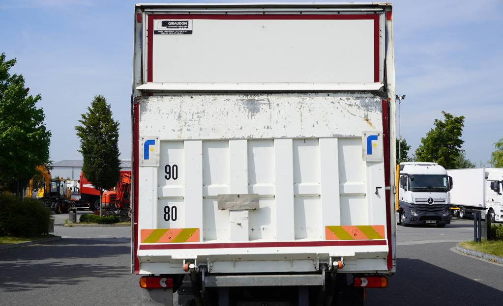 RENAULT Renault D12 E6 / Container 18 pallets / Lift - بصندوق مغلق شاحنة: صور 4 RENAULT Renault D12 E6 / Container 18 pallets / Lift - بصندوق مغلق شاحنة: صور 4