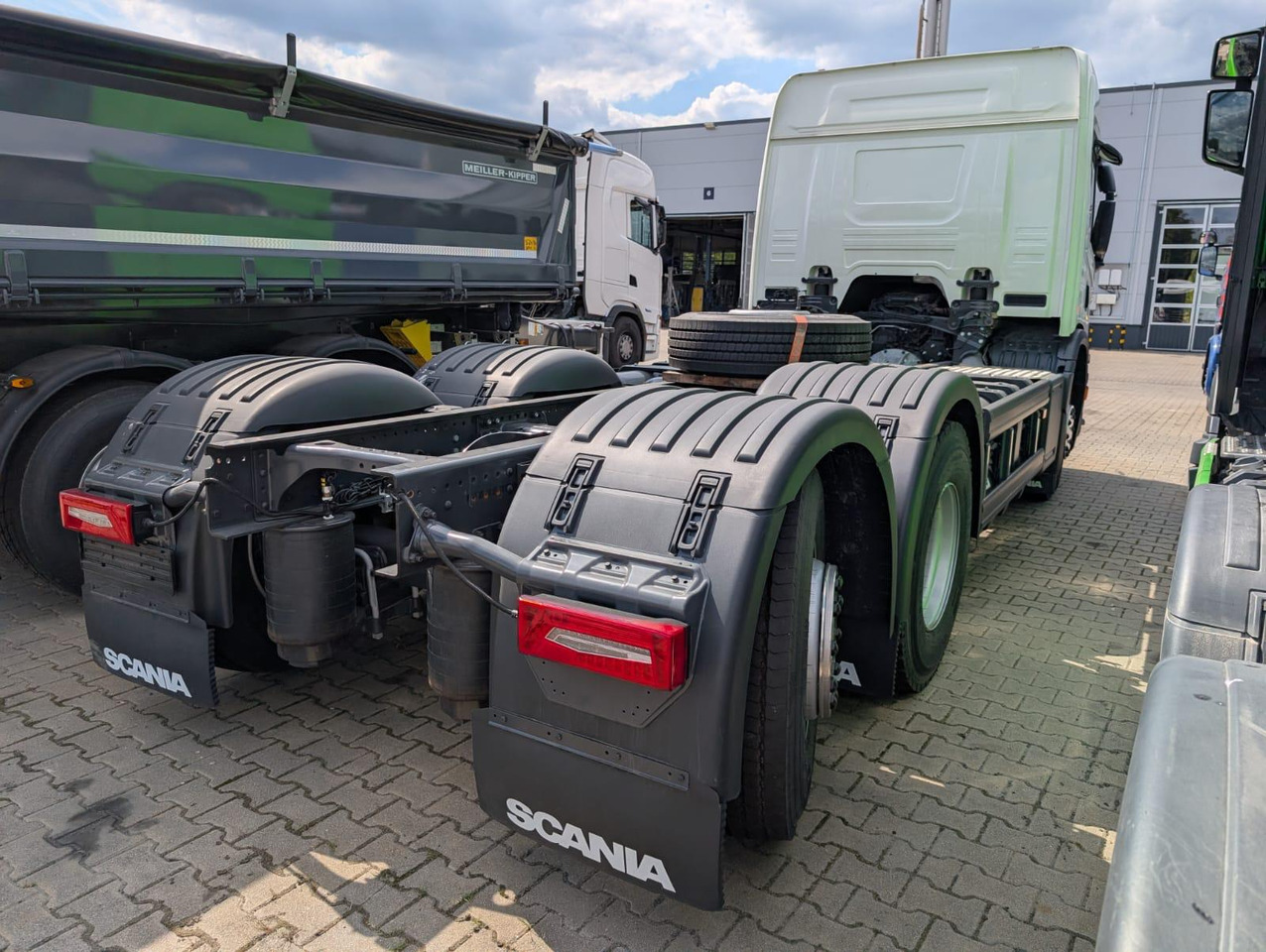 SCANIA P 340 B6x2*4NA / chassis frame / steering axle / CNG / large cab / 8 units - الشاسيه شاحنة: صور 3 SCANIA P 340 B6x2*4NA / chassis frame / steering axle / CNG / large cab / 8 units - الشاسيه شاحنة: صور 3