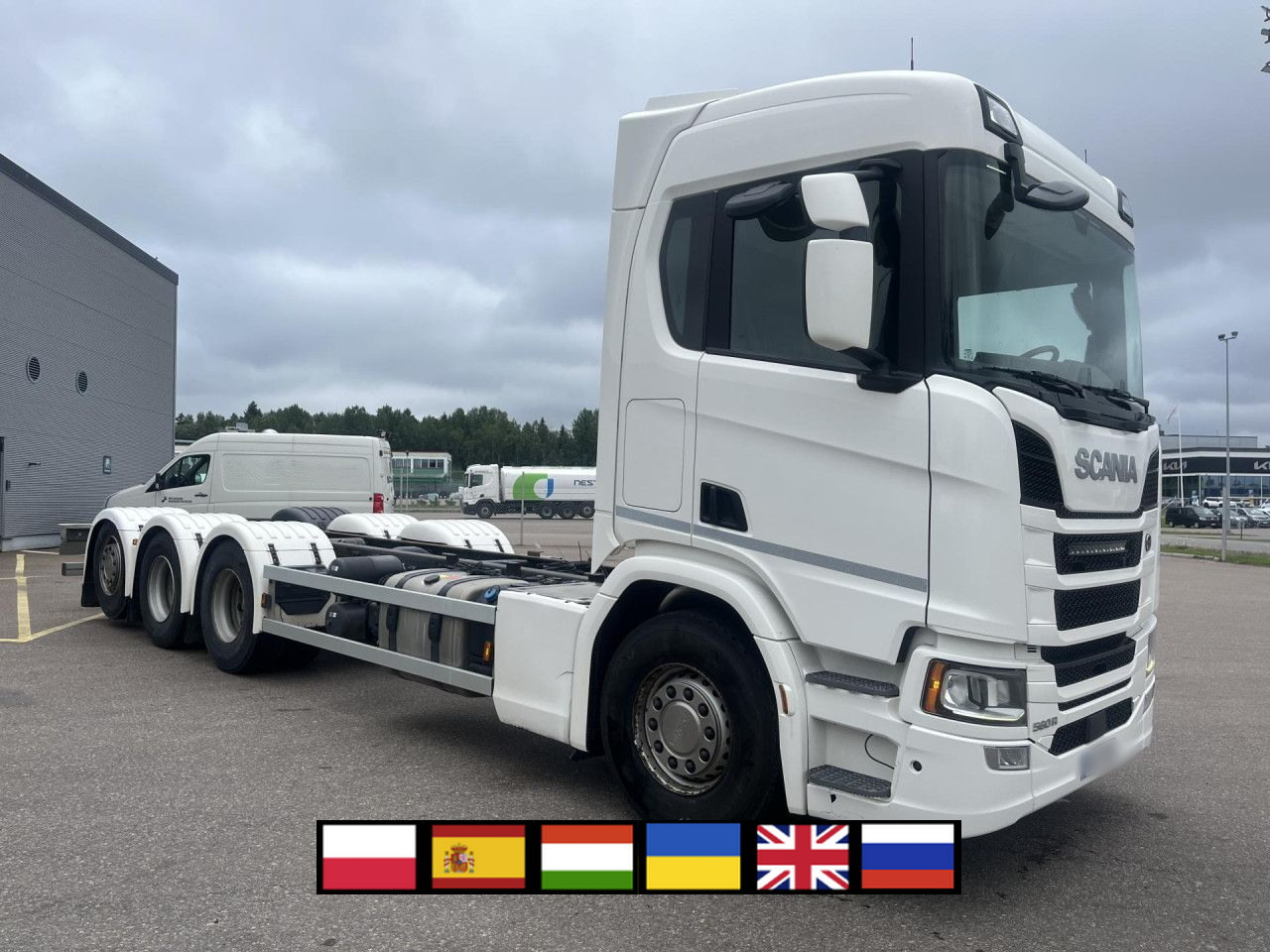 SCANIA R560 B8x4*4 / Chassis / sleeper cab / Power take-off - شاحنة كرين: صور 1 SCANIA R560 B8x4*4 / Chassis / sleeper cab / Power take-off - شاحنة كرين: صور 1