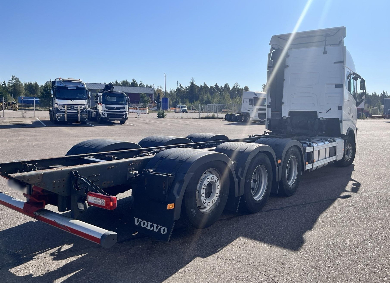 VOLVO FH 650 8x4 / Truck chassis / Sleeper cab - شاحنة كرين: صور 3 VOLVO FH 650 8x4 / Truck chassis / Sleeper cab - شاحنة كرين: صور 3