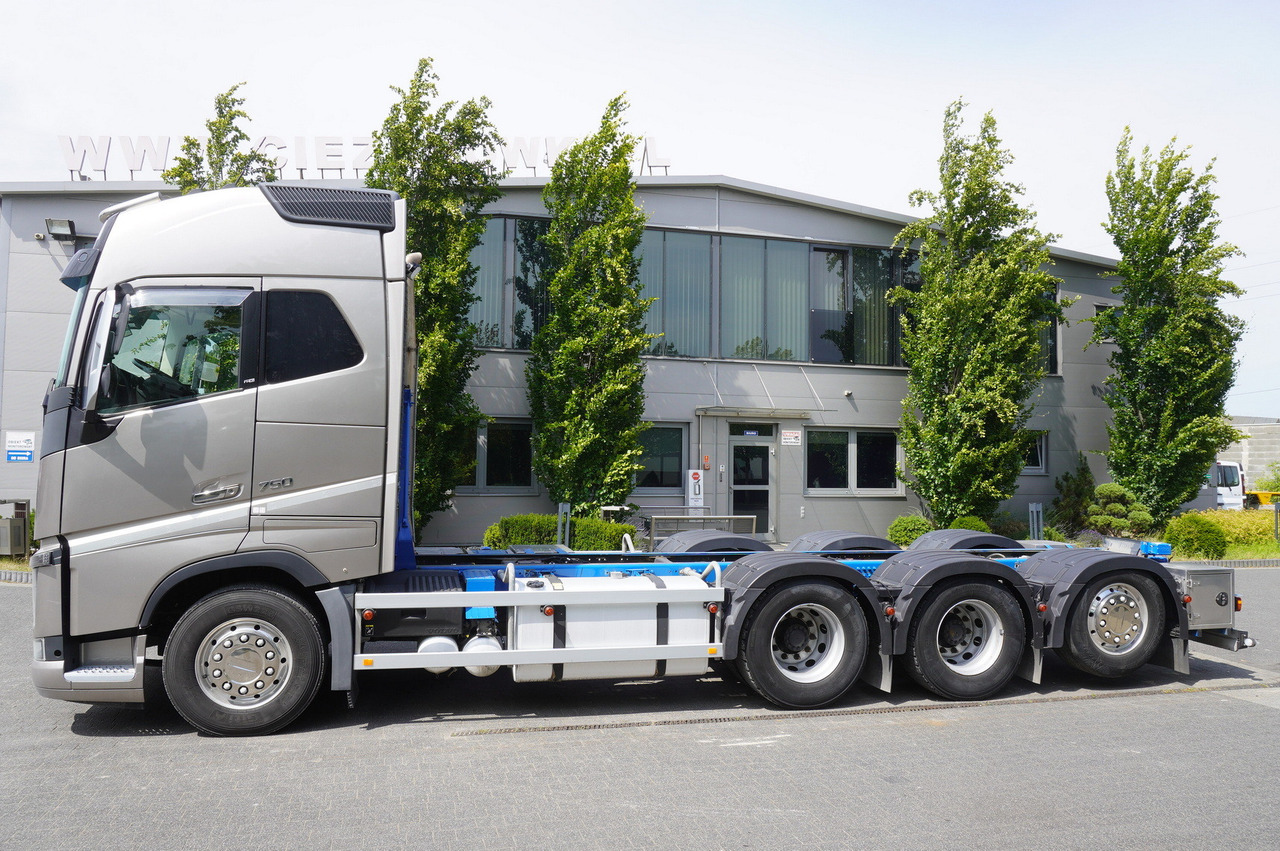 VOLVO FH16 750 8x4x4 / 750 HP! / Frame 685 cm / Steered 4th axle - شاحنة كرين: صور 3 VOLVO FH16 750 8x4x4 / 750 HP! / Frame 685 cm / Steered 4th axle - شاحنة كرين: صور 3