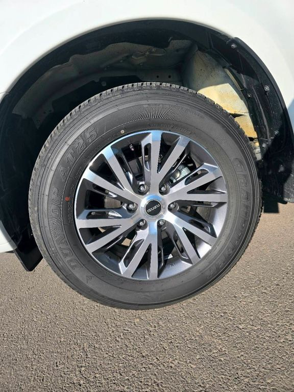 Isuzu D-Max 25er Modell, LSE mit Laderaumausspritzung - سيارة دفع رباعي: صور 4 Isuzu D-Max 25er Modell, LSE mit Laderaumausspritzung - سيارة دفع رباعي: صور 4