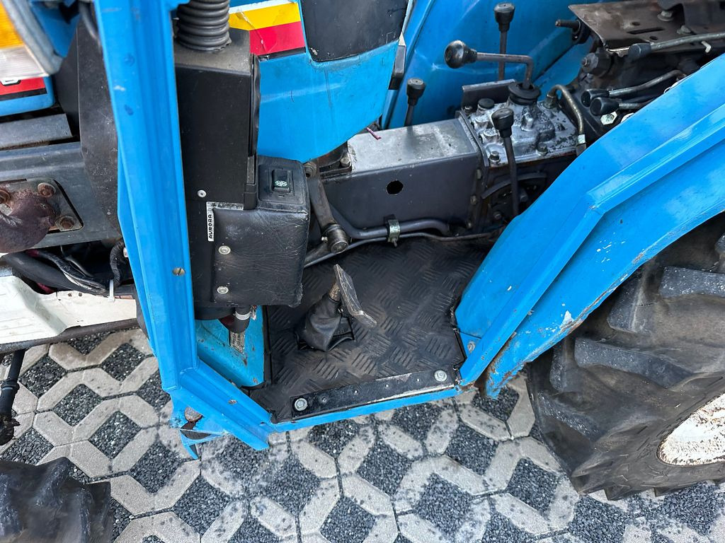 جرارات البلدية Mitsubishi MT 180 DL Winterdienst und mäherwerk: صور 11