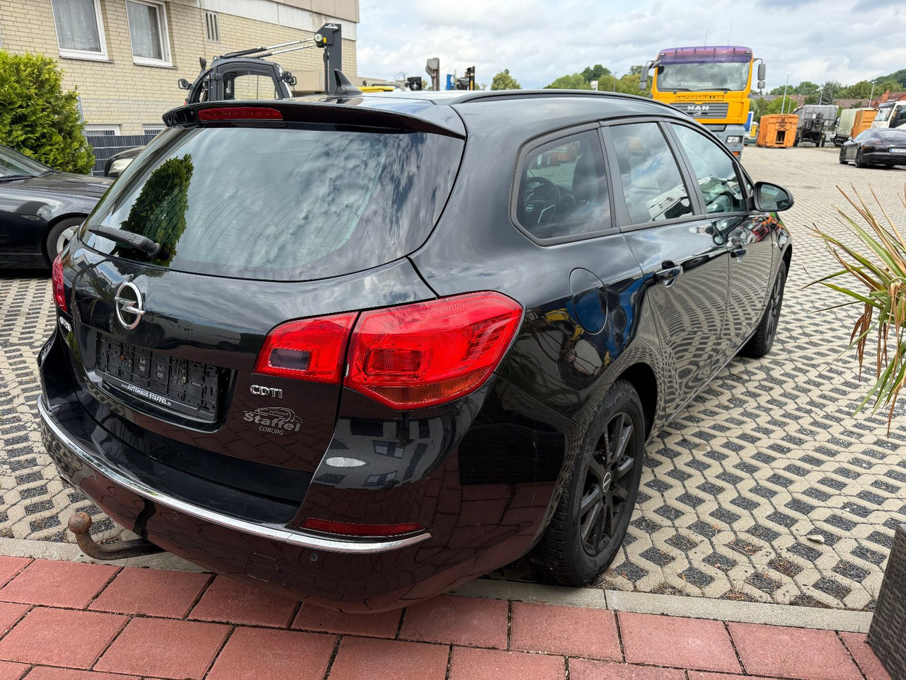 Opel Astra Sports Tourer 2.0 CDTI Sport 1 Hand - سيارة ستيشن: صور 5 Opel Astra Sports Tourer 2.0 CDTI Sport 1 Hand - سيارة ستيشن: صور 5