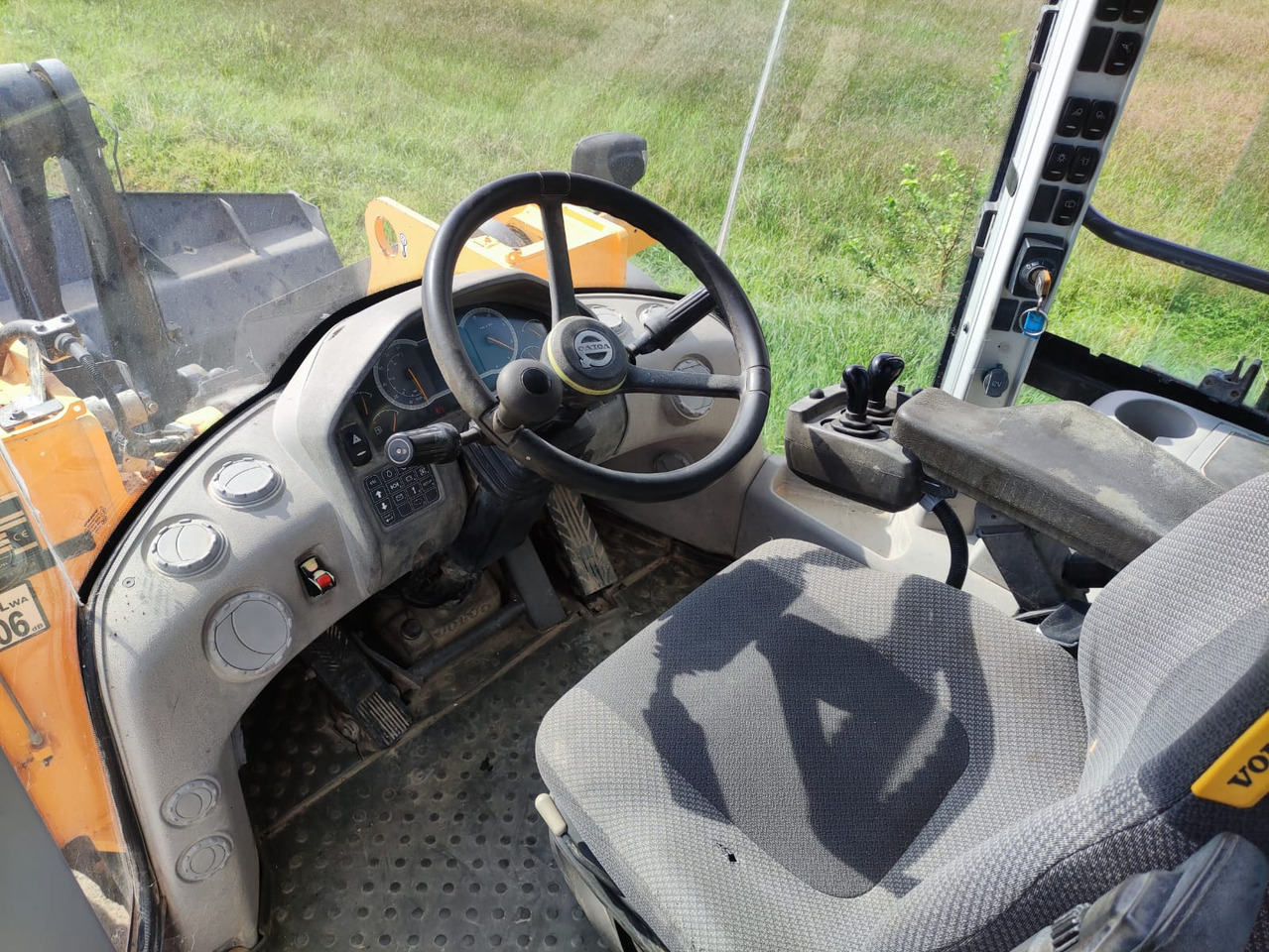 VOLVO L110H - اللودر بعجل: صور 5 VOLVO L110H - اللودر بعجل: صور 5