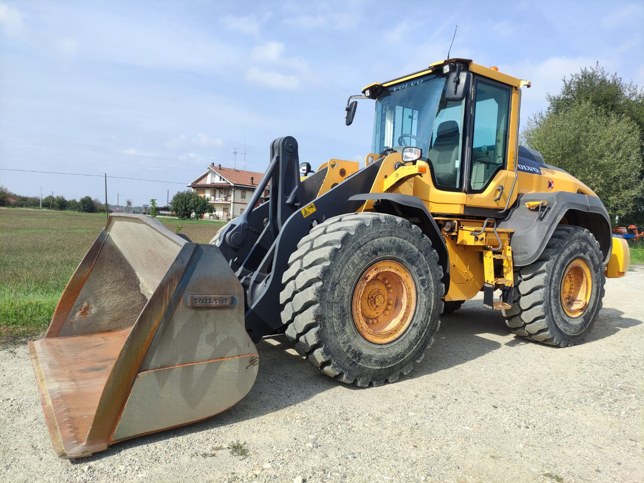 VOLVO L110H - اللودر بعجل: صور 1 VOLVO L110H - اللودر بعجل: صور 1