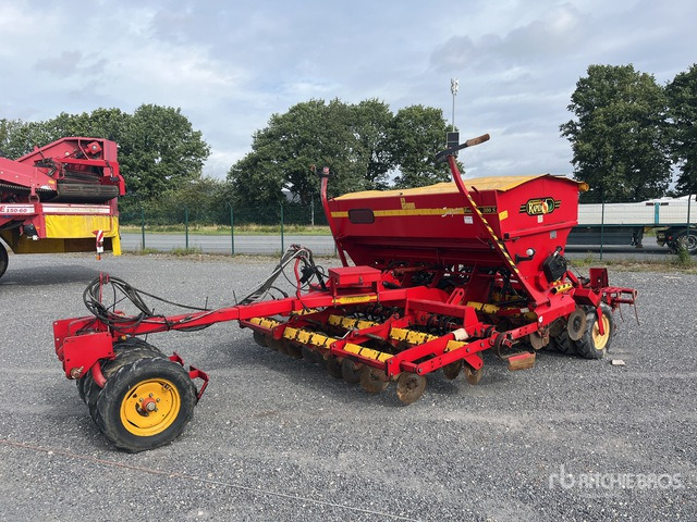 Vaederstad Rapid Air Seeder - الة بذر: صور 1 Vaederstad Rapid Air Seeder - الة بذر: صور 1