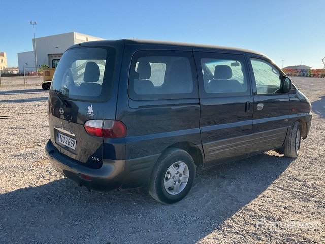 2002 Hyundai H1 6 Passenger Van - الشاحنات الصغيرة: صور 3 2002 Hyundai H1 6 Passenger Van - الشاحنات الصغيرة: صور 3