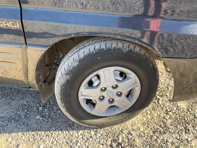 2002 Hyundai H1 6 Passenger Van - الشاحنات الصغيرة: صور 4 2002 Hyundai H1 6 Passenger Van - الشاحنات الصغيرة: صور 4