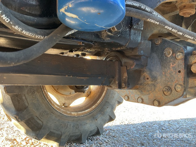 2005 New Holland TD95D 4WD Tractor - جرار: صور 5 2005 New Holland TD95D 4WD Tractor - جرار: صور 5