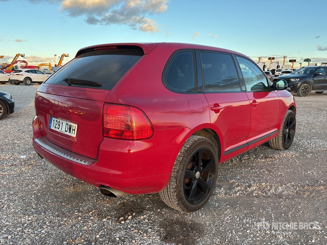 2006 Porsche Cayenne SUV - سيارة دفع رباعي: صور 4 2006 Porsche Cayenne SUV - سيارة دفع رباعي: صور 4