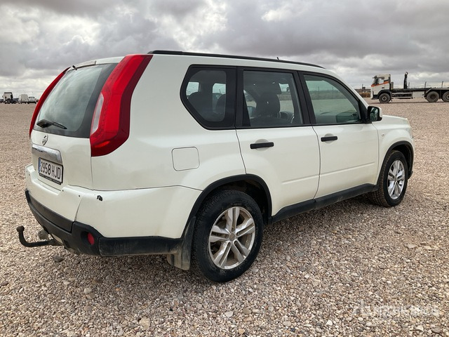 2012 Nissan X-Trail AWD SUV - سيارة دفع رباعي: صور 3 2012 Nissan X-Trail AWD SUV - سيارة دفع رباعي: صور 3