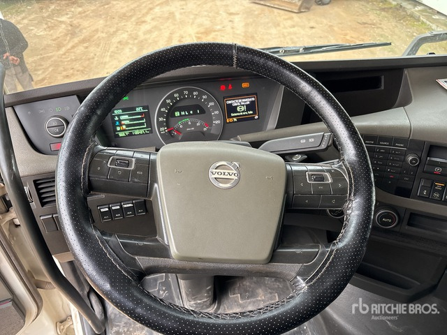 2013 Volvo FH500 4x2 S/A Sleeper Truck Tractor - شاحنة جرار: صور 4 2013 Volvo FH500 4x2 S/A Sleeper Truck Tractor - شاحنة جرار: صور 4