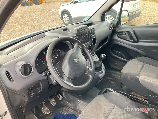 2018 Peugeot Partner BlueHDI L1 Confort Cargo Van - فان المدمجة: صور 4 2018 Peugeot Partner BlueHDI L1 Confort Cargo Van - فان المدمجة: صور 4