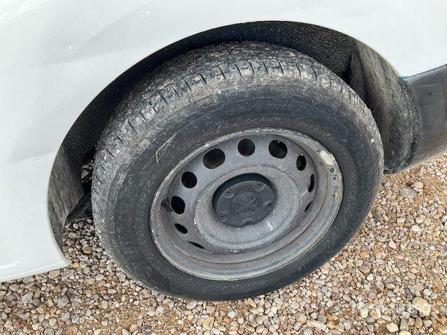 2018 Peugeot Partner BlueHDI L1 Confort Cargo Van - فان المدمجة: صور 3 2018 Peugeot Partner BlueHDI L1 Confort Cargo Van - فان المدمجة: صور 3