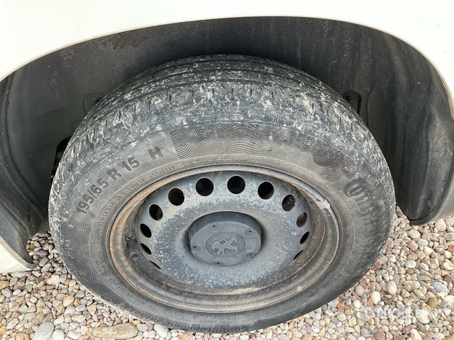 2019 Peugeot Partner Cargo Van - الشاحنات الصغيرة: صور 4 2019 Peugeot Partner Cargo Van - الشاحنات الصغيرة: صور 4