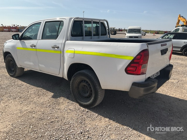 2019 Toyota Hilux 4x4 Crew Cab Pickup - شاحنة البيك أب: صور 3 2019 Toyota Hilux 4x4 Crew Cab Pickup - شاحنة البيك أب: صور 3