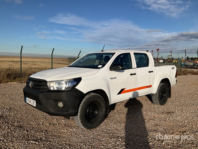 2019 Toyota Hilux 4x4 Crew Cab Pickup - شاحنة البيك أب: صور 2 2019 Toyota Hilux 4x4 Crew Cab Pickup - شاحنة البيك أب: صور 2