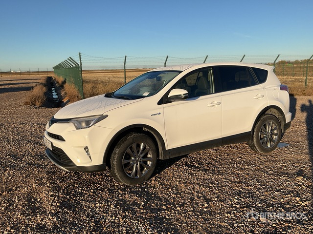 2019 Toyota RAV4 Hybrid SUV - سيارة دفع رباعي: صور 1 2019 Toyota RAV4 Hybrid SUV - سيارة دفع رباعي: صور 1