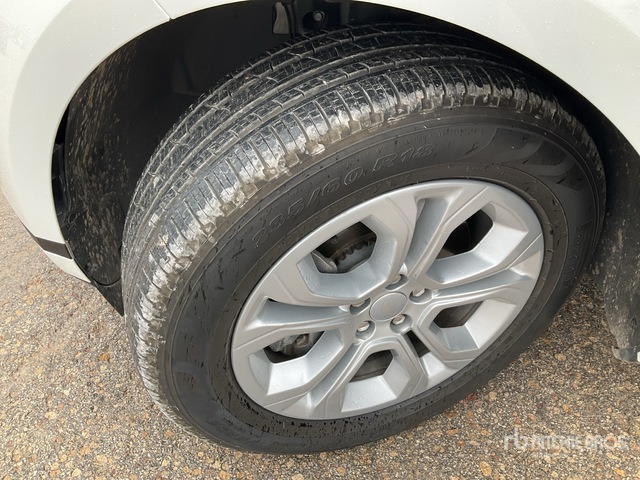 2020 Land Rover Range Rover Evoque 2.0 D150S 4WD SUV - سيارة دفع رباعي: صور 3 2020 Land Rover Range Rover Evoque 2.0 D150S 4WD SUV - سيارة دفع رباعي: صور 3