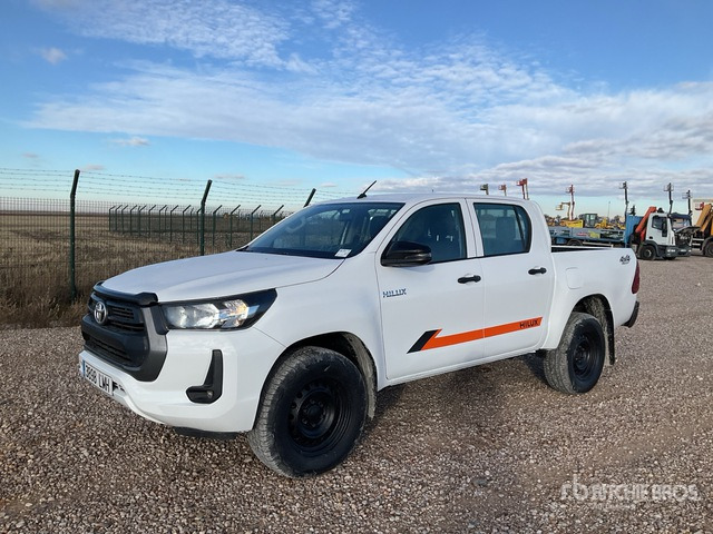2020 Toyota Hilux 4x4 Crew Cab Pickup - شاحنة البيك أب: صور 2 2020 Toyota Hilux 4x4 Crew Cab Pickup - شاحنة البيك أب: صور 2